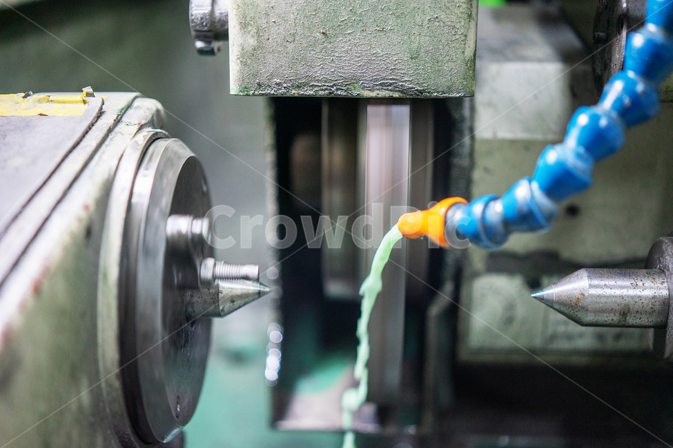 cylindricalgrind,cylindricalgrinding,grinding,grindingmachine,grinder,manufacturing,factory,engineer,technician,operator,mold,machine,기계,금형,제조,제조업,공장,원통연삭,원통연삭기,연삭기,그라인더,연마기,연마,기술자,엔지니어,작업자,산업,industry,industrial