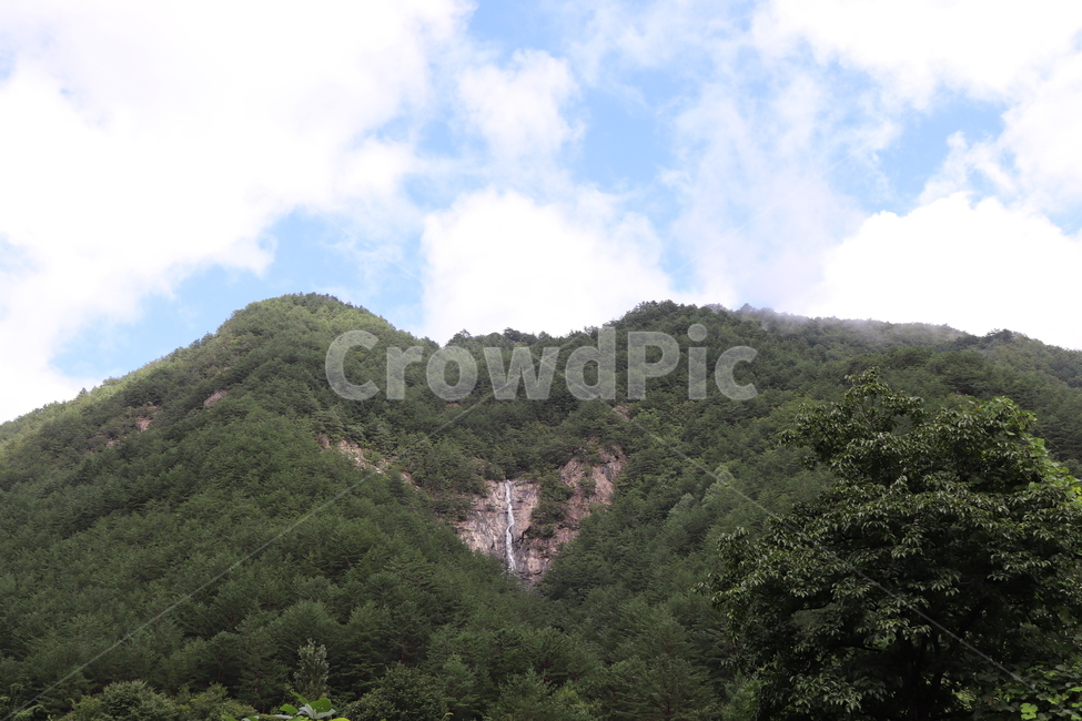 산,하늘,구름,폭포,sky,cloud,mountain,fall,waterfall,자연,풍경,nature,landscape,outdoors,옥외,slope,경사,hill,언덕