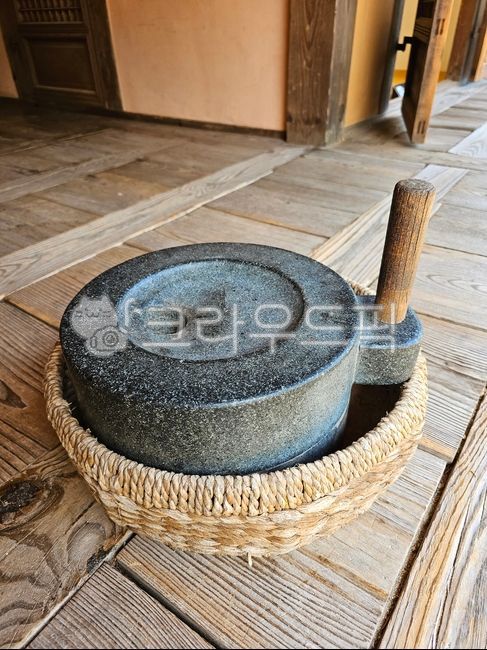 rock, Floor, old cooking utensils, cooking utensil, cookware ...