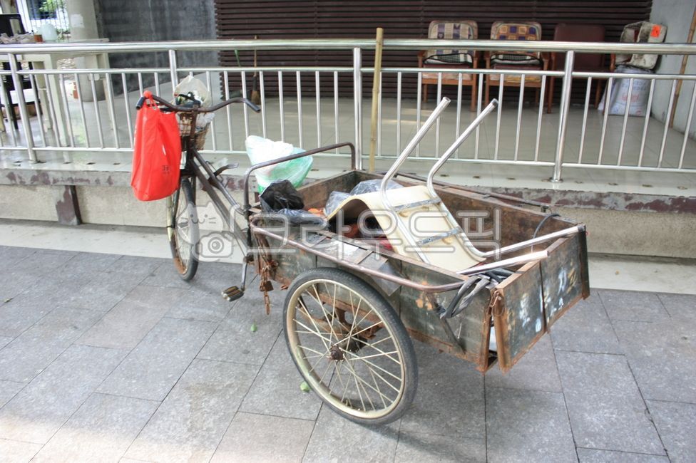 리어카,자전거,자전거리어카,수레,허름한,중국리어카,중국,wheel,오래된,바퀴,machine,기계,bicycle,china