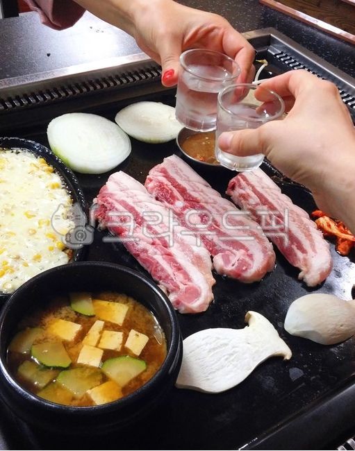 Soybean paste stew,soup,stone tablet,body part,snack,corn,jeju island,raw meat,pork,pig,BBQ,rice thief,pork belly,Korean food,Grilled Corn Cheese,ingredients,fire,soju glass,cooking,Cheers,mushroom,hand,koreanfood,human hand,Drink snacks,glass,stew,corn c