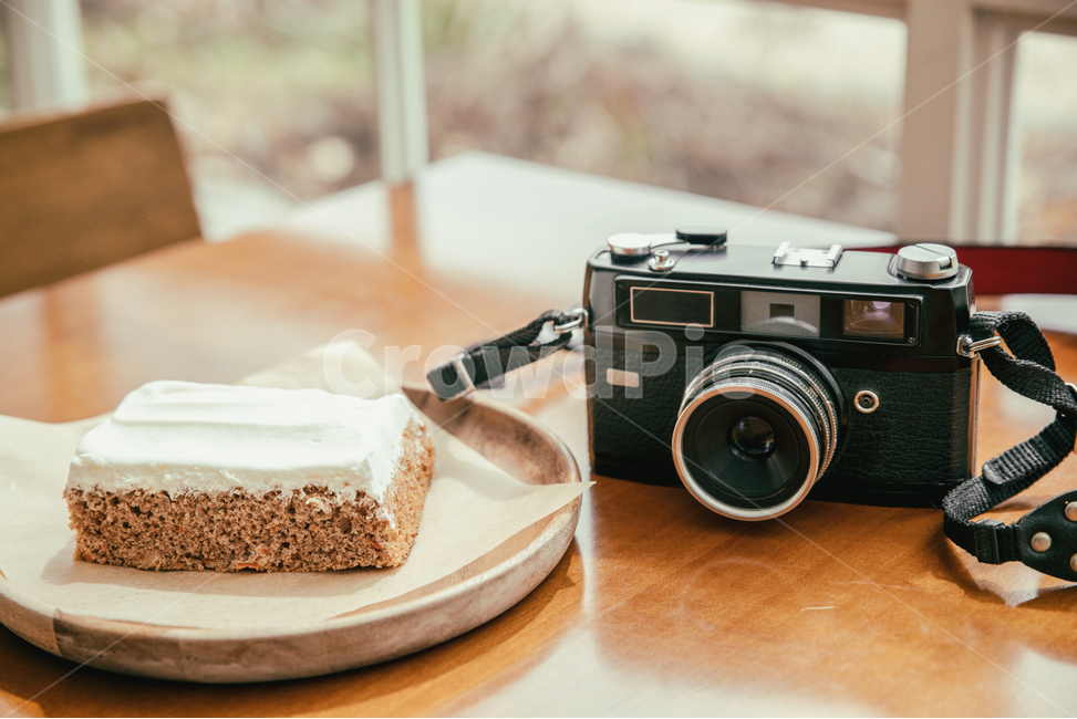 카페,디저트,카메라,필름,필름카메라,빈티지,클래식카메라,빈티지카메라,클래식,옛날,수동카메라,감성,감성사진,카페배경,사진작가,포토그래퍼,photographer,음식,식재료,요리,food,cook,meal,dishes,food reserves,빵,bread,디저트,간식,후식,dessert,snack,감성,sensible,feeling