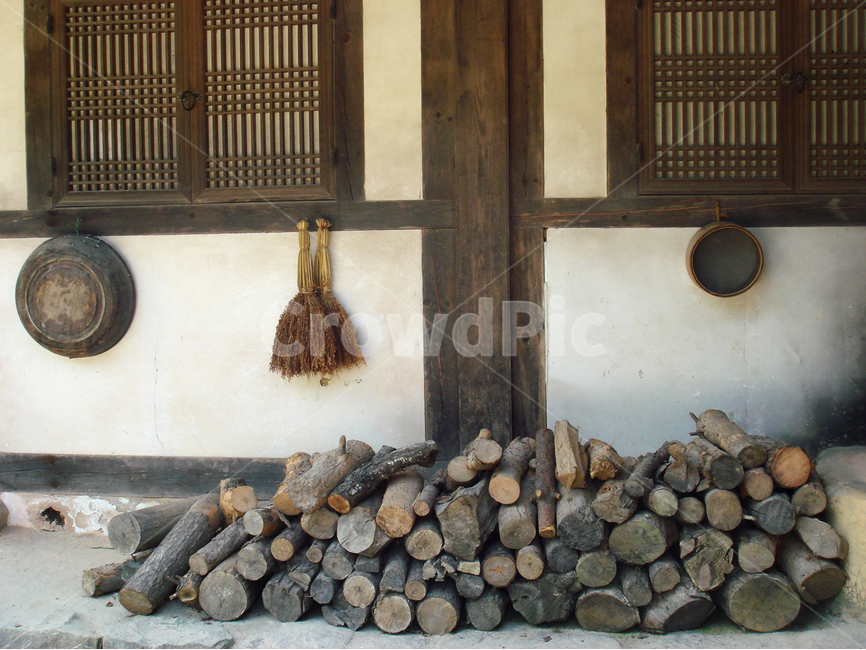 장작,시골,나무,빗자루,바구니,시골벽,한국전통,한국문화,korean traditional,korean culture
