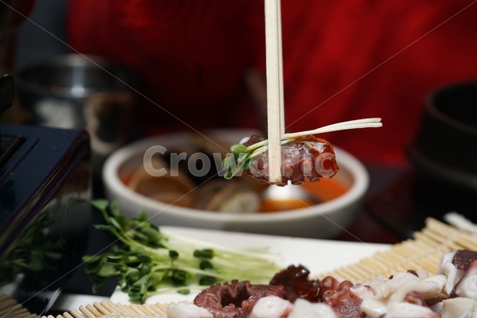 안주,먹방,문어,해산물,문어숙회,술안주,회,먹거리,음식,푸드,씨푸드,시푸드,술자리,식감,소주안주,안주거리,안줏거리,빨판,음식,식재료,요리,food,cook,meal,dishes,food reserves,수산물,해산물,fishery products,seafood