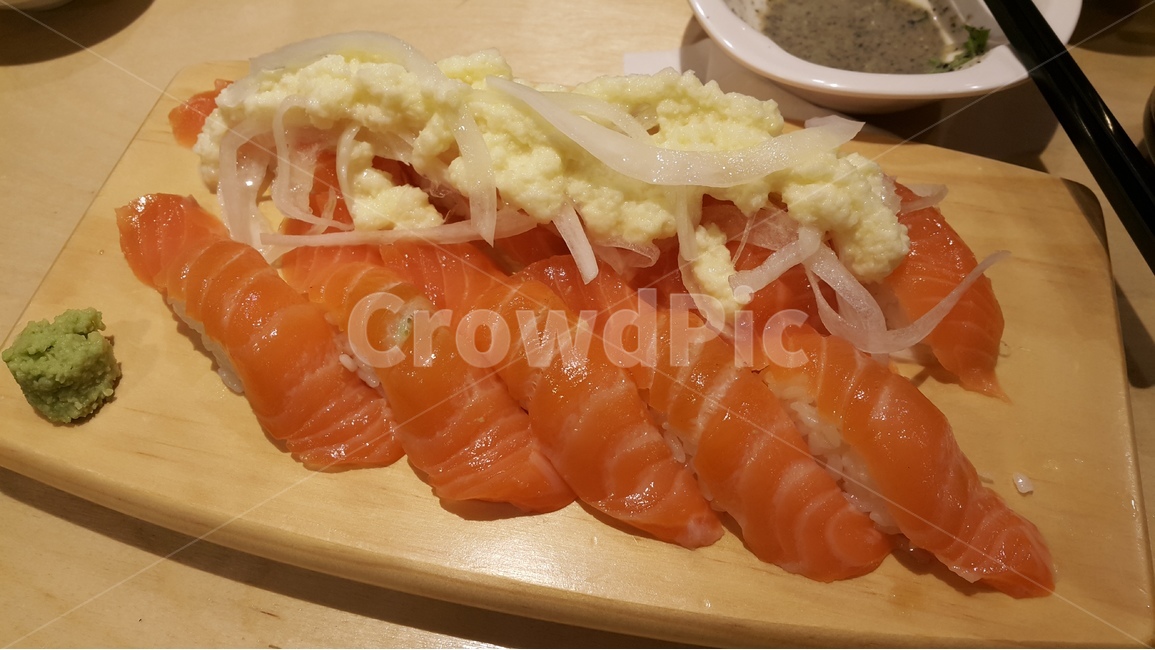 연어초밥,초밥,연어,소스,스시,회,해산물,플레이팅,음식,요리,food,일식,sushi,음식,식재료,요리,food,cook,meal,dishes,food reserves,일식,일본음식,일본요리,Japanese food,Japanese dishes,Japanese meal,Japanese cook