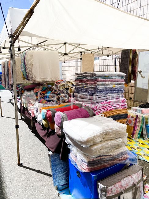 이불,이불가게,노점,천막,시장,장날,꽃무늬,꽃무늬이불