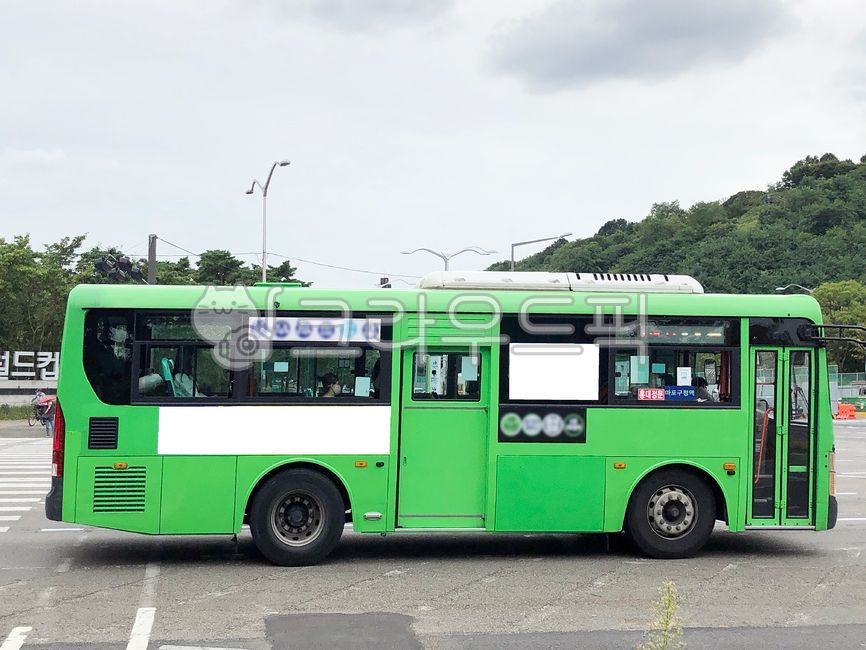 버스,버스광고,목업,목업이미지,광고,광고판,차량광고,시내버스광고,부착광고,옥외광고,판넬,비즈니스,상업광고판,도시배경,사인보드,상업광고,커머셜,비어있는,프레임,광고디자인,빈공간,배경,바탕,백그라운드,사각형광고판,차량,교통수단,bus,busadvertisement,mockup,mockupimage,billboard,vehicleadvertisement,citybusadvertisement,advertisement,outdooradvertisement,panel,business,commercialbillboard,citybackground,signboard,commercialadvertisement,commercial,free,frame,advertisingdesign,emptyspace,background