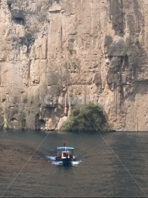 배,물,절벽,계곡,나무,자연,풍경,nature,landscape,교통,교통수단,traffic,transportation,boat,보트,vehicle,차량,cliff,낭떠러지,outdoors,옥외,rock,록