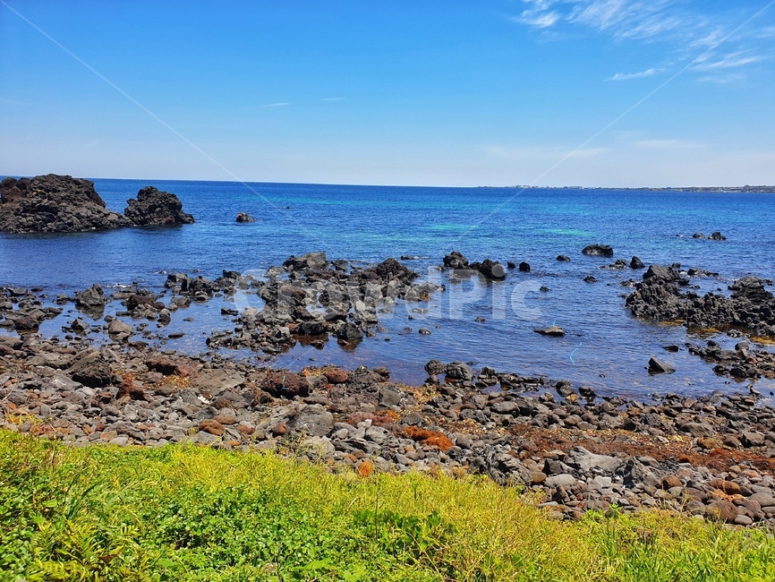 제주도,바다,파란하늘,경치,자연,푸른바다,맑은물,섬,우도,제주,제주바다,구름,맑음,jeju,sea,sky,cloud,scenery,landscape,island,곶,promontory