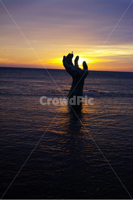 바다,하늘,구름,풍경,해맞이,일출,sunrise,호미곶,상생의손,랜드마크,landmark,랜드마크,landmark,tourist attraction,한국랜드마크,한국관광지,한국명소,korea landmark,korea tourist attraction,조각상,동상,석상,조형물,statue,bronze statue,stone statue