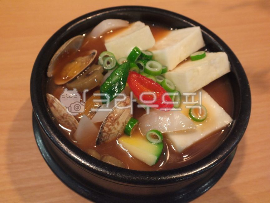 soup,Korean cuisine,Korean food,earthen pot,cooking,tofu,traditional food,soy bean paste soup,food