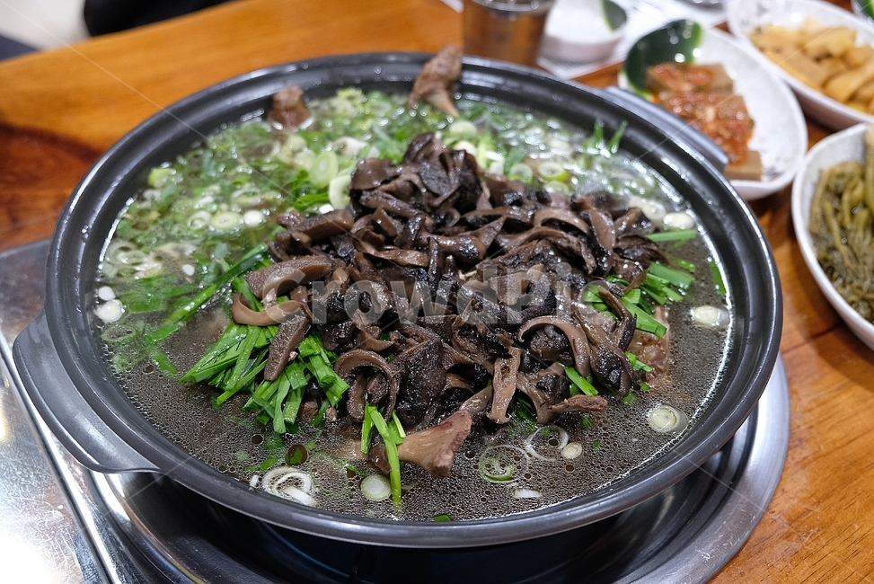 백숙,오리백숙,능이버섯,능이오리백숙,몸보신,보양식,오리,음식,식재료,요리,food,cook,meal,dishes,food reserves,한식,한국음식,한국요리,korean food,korean dishes,korean meal,korean cook