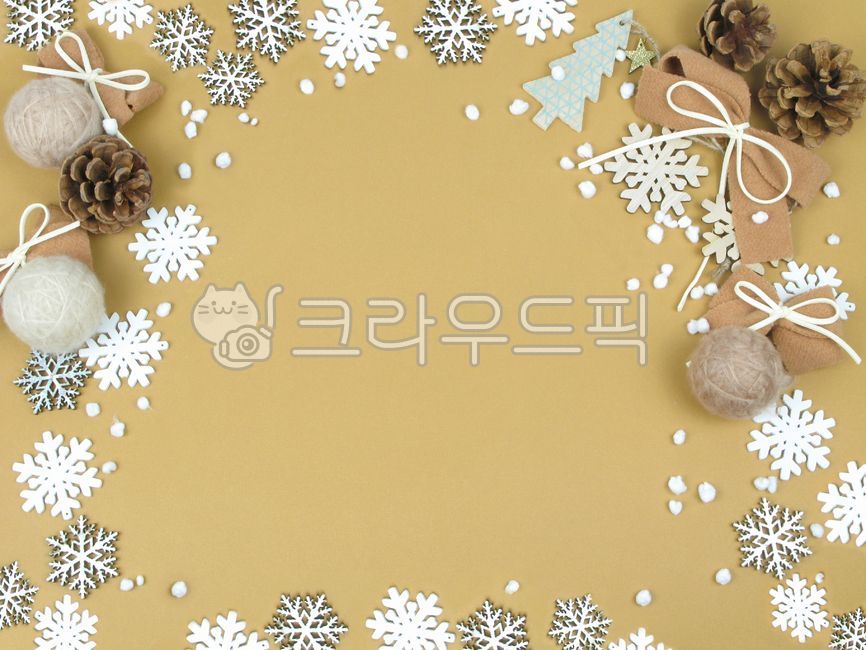 Christmas,Christmas photo contest,brown tree,winter,Yearend,celebration,emotion,congratulation,pine cone tree,snow,snow crystal,merrychristmas,anniversary,Christmas tree,object