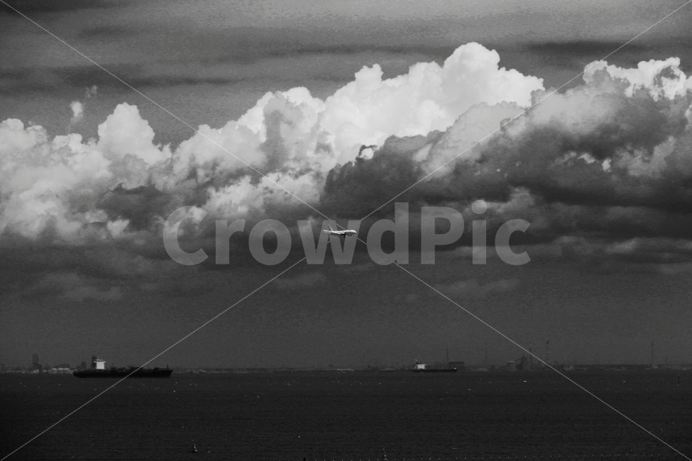 바다,비행기,구름,해외,흑백사진,자연,풍경,nature,landscape,흑백,모노톤,monochrome,black and white,weather,날씨,outdoors,옥외,sky,하늘,cumulus,적운,cloud