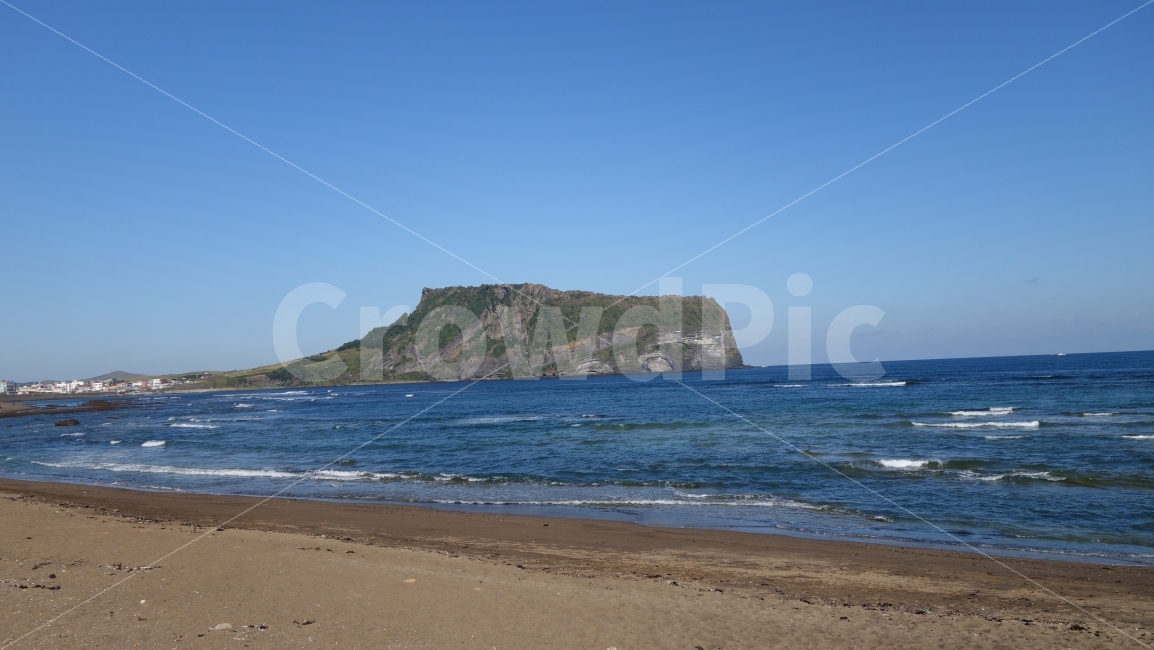 제주도,바캉스,해수욕,여름휴가,휴가,바다,자연,섬,하늘,갈대,시원하다,산,성산일출봉,한라산,제주,여름,가을,시원한,해양,여행,비행기,풍경,바닷가,해변,조화,배경,홈페이지,바람,자연경관,돌,고대지,풀,구름,들판,산길,백록담,산정상,산꼭대기,등산,트래킹,트레킹,워킹,돌담길,둘레길,걷다,반짝반짝,눈부신,부서지는,날씨,자연,풍경,nature,landscape,해변,바다,beach,sea,제주도,jeju,jeju island,outdoors,옥외,land,땅,water,물,shoreline,해안선,ocean,대양,coast,연안,promontory,곶