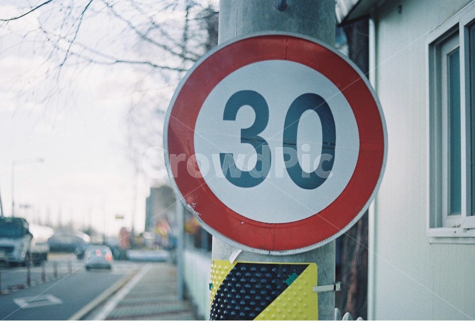 서행,도로표지판,천천히,slow,전봇대,교통,교통수단,traffic,transportation,sign,기호,road sign,도로 표지판