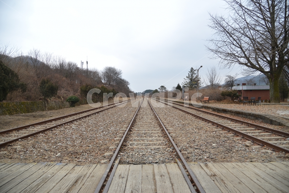 기찻길,길,기차,겨울,아득함,겨울,계절,winter,season,자연,풍경,nature,landscape,교통,교통수단,traffic,transportation,train track,rail,레일,railway,철도