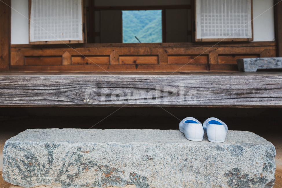 stepping stone,old house,Hanok,rubber shoes,Awon Old House