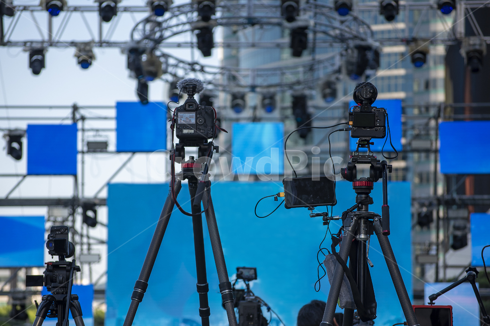 콘서트,공연,공연장,카메라,준비,촬영,트라이포드,콘셉트,컨셉,개념,파랑,dsrl,동영상,라이브,생방송,방송,문화,예술,비즈니스,연출,녹화,kpop,무대,스테이지,비디오,텔레비전,텔레비젼,야외,오락,문화예술,사진기,라이브공연,연주회,행사,이벤트,tv,영화,배경,바탕화면,매체,도구,기자회견,뉴스,장비,모니터,삼각대,축제,행사,festival,carnival,event,사진작가,포토그래퍼,photographer