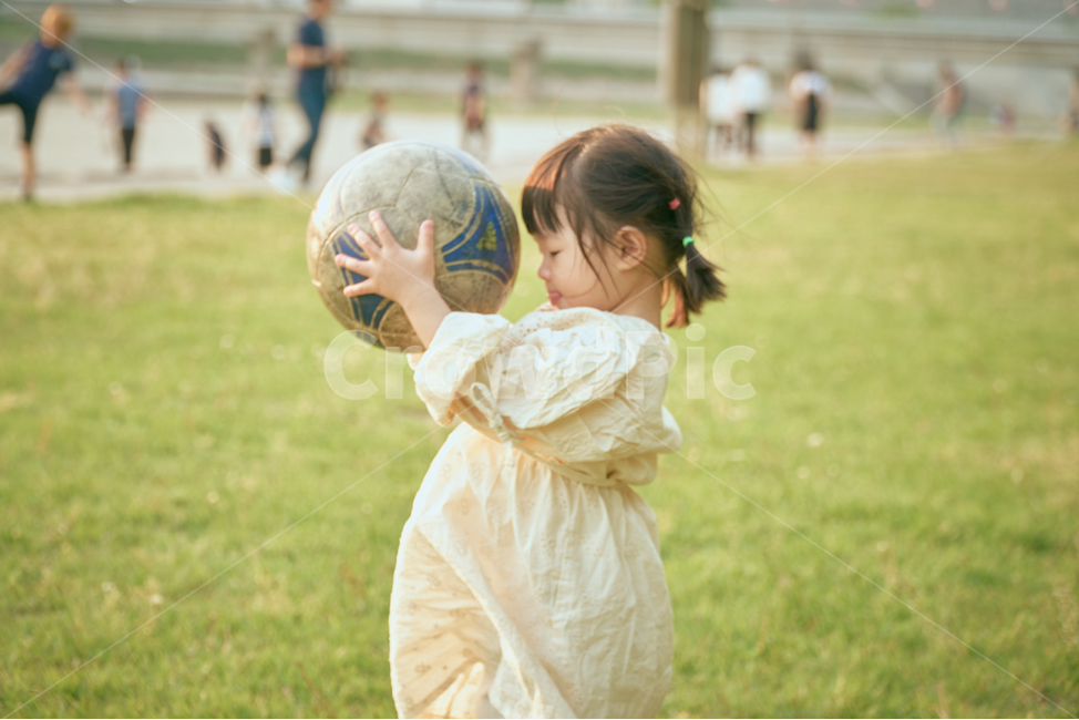 아기,봄,여름,오후,일몰,베이비,사랑,dorable,사람,인물,인간,human,person,어린이,어린아이,child,children,kid,스포츠,레저,운동,sports,leisure,exercise