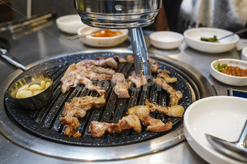 고기,육식,육류,돼지,꼬들살,식사,음식,술안주,먹거리,푸드,구이,한식,불판