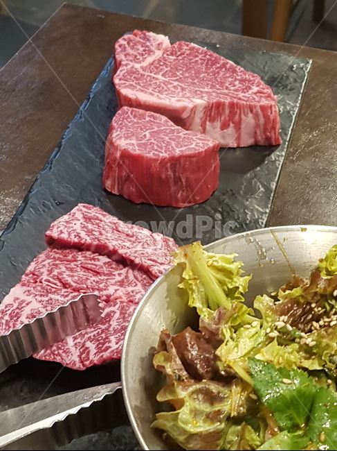 고기,소고기,마블링,고깃집,음식,식사,레스토랑,생고기,맛,요리,외식,맛있는,비싼,플레이팅,meat,beef,marbling,restaurant,rawmeat,food,meal,taste,tasty,delicious,yummy,cooking,cook,diningout,한식,koreanfood,expensive,야채,vegetable,lettuce,salad,plating,회식,파티,party,고급,luxury,음식,식재료,요리,food,cook,meal,dishes,food reserves,육류,고기,meat