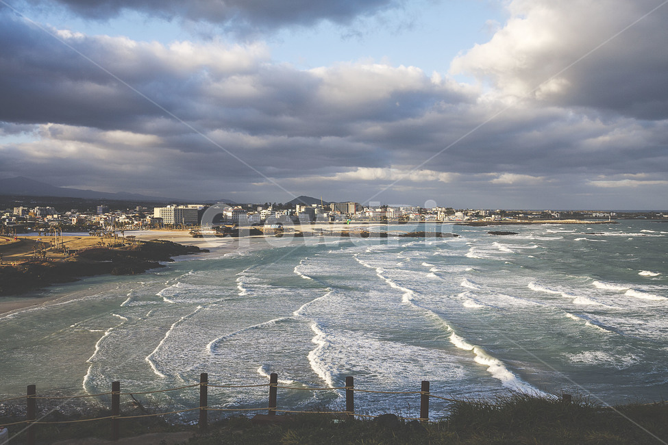 제주,jeju,제주도,jejudo,풍경,landscape,서우봉,함덕,함덕해수욕장,하늘,sky,구름,cloud,바다,해변,sea,파도,wave,겨울,겨울바다,일출,sunrise,해변,바다,beach,sea,제주도,jeju,jeju island,감성,sensible,feeling,outdoors,옥외,water,물,ocean,대양,nature,자연