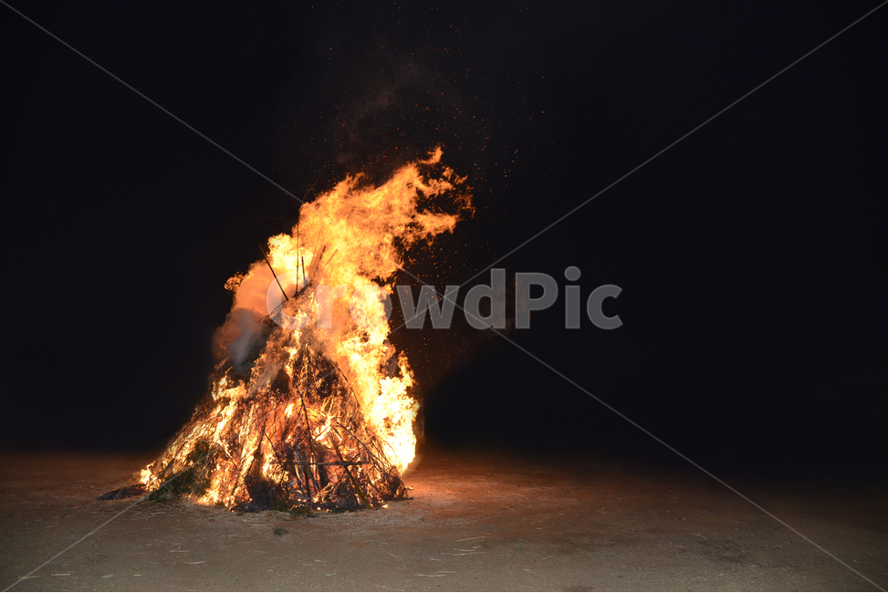 fire,불,flame,불꽃,bonfire,모닥불,campfire,캠프파이어,화재,뜨거운,열기,불타는,타오르다,붉은,배경,오렌지색,화염,장작