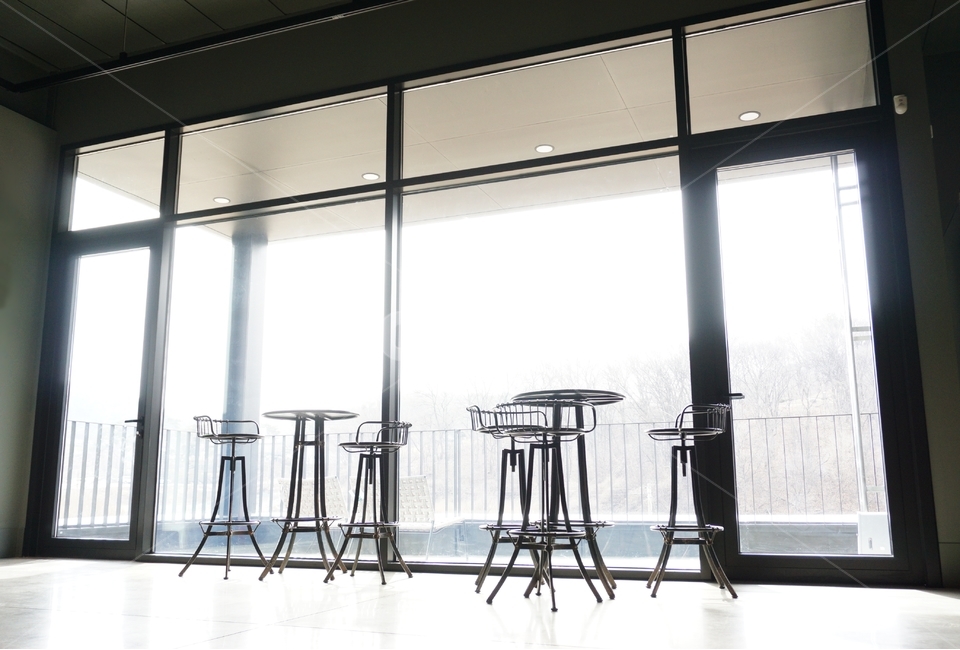 창문,테이블,창가자리,역광,흰색,큰창,인테리어,실내디자인,interior design