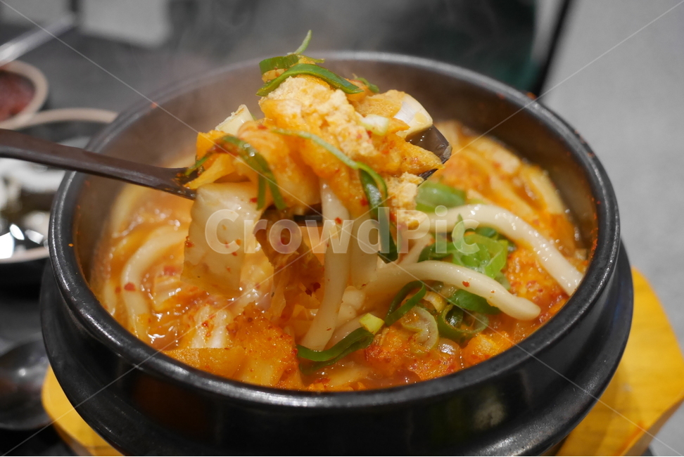 우동,김치우동,김치나베우동,김치,김치요리,유부,면요리,뚝배기,김펄펄,뜨거운요리,음식,food,음식,식재료,요리,food,cook,meal,dishes,food reserves,면류,면요리,noodles,한식,한국음식,한국요리,korean food,korean dishes,korean meal,korean cook
