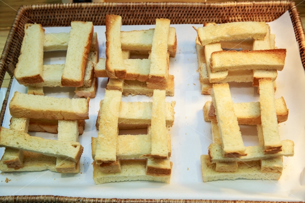 빵,식빵,bread,조각,빵조각,탄수화물,음식,음식사진,food,소쿠리,바구니,고소함,갈색,음식,식재료,요리,food,cook,meal,dishes,food reserves,빵,bread,디저트,간식,후식,dessert,snack,연출,컨셉,콘셉,direction,concept