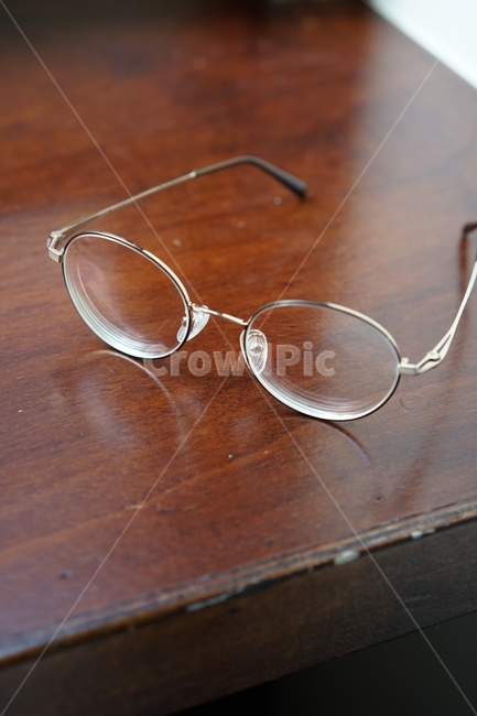 glasses,Glasses,glasses frame,glasses lenses,table
