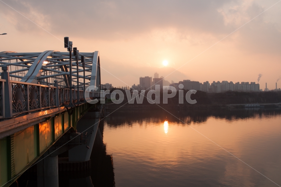 노을,해질녘,낙조,해넘이,반영,강,river,bridge,다리,도시,풍경,city,landscape,한국도시풍경,한국도시경관,korea cityscape,water,물,waterfront,워터 프론트