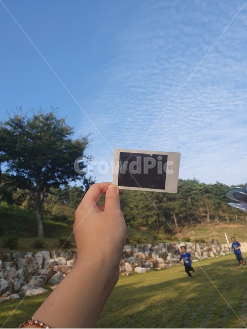 필름카메라,하늘,구름,나무,잔디,공원,사진,피크닉,소풍,돌담,레저