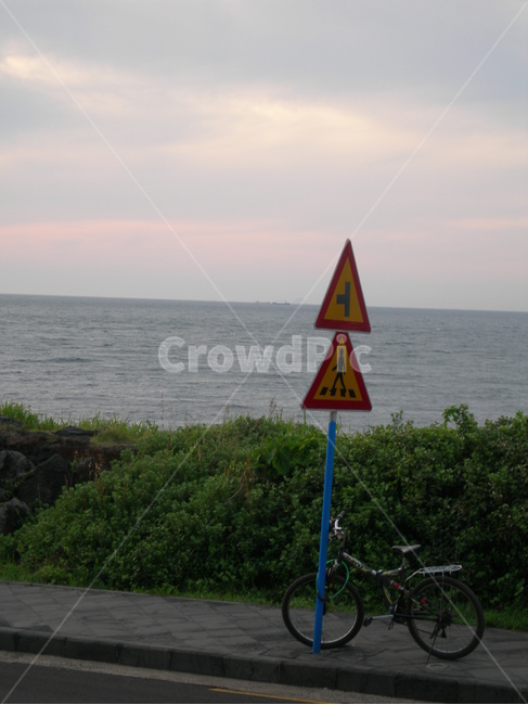 자전거,라이딩,표지판,휴식,쉼,바다,길,하늘,bike,bicycle,riding,healing,rest,sea,way,sky,road,sign,jeju,제주도