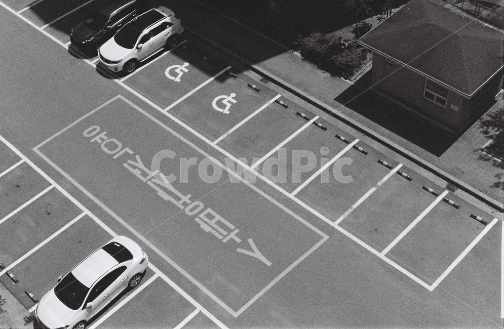 흑백,필름사진,아파트,주차장,자동차,film,blackandwhite,car,parkinglot