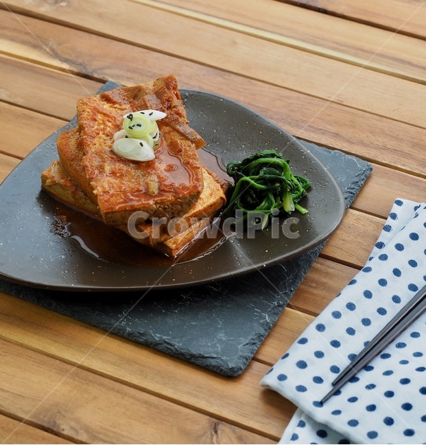 두부,두부요리,두부간장조림,파,한국음식,식품,한식,한국문화,음식,한국,배경,음식문화,웰빙,문화,아시아,아시아음식,접시,전통,tofu,tofusoysauce,wave,koreanfood,korean,koreanculture,food,korea,backgrounds,wellbeing,culture,asia,asianfood,dish,tradition,한국전통,koreantradition,음식,식재료,요리,food,cook,meal,dishes,food reserves,한식,한국음식,한국요리,korean food,korean dishes,korean meal,korean cook