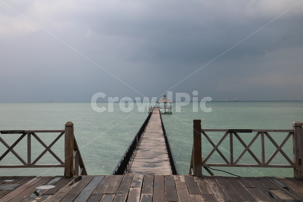 인도네시아,나무다리,바다,indonesia,bridge,sea,자연,풍경,nature,landscape,해외,외국,세계,foreign,oversea,world,세계자연풍경,해외자연풍경,외국자연풍경,world nature landscape,water,물,waterfront,워터 프론트,boardwalk,산책로,다리,building,건물