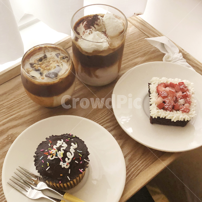 맛집,카페,커피,디저트,음식,컵케익,초코,딸기,라떼,조각케익,케이크,음식,식재료,요리,food,cook,meal,dishes,food reserves,디저트,간식,후식,dessert,snack,커피,카페,coffee,cafe