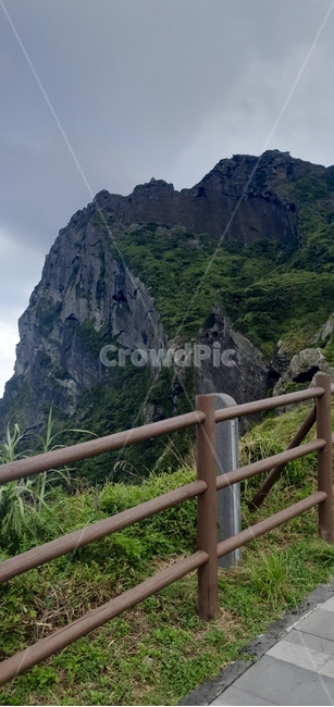 산,돌,등산,제주도,구름,흐림,자연,자연,풍경,nature,landscape,railing,난간,banister,handrail