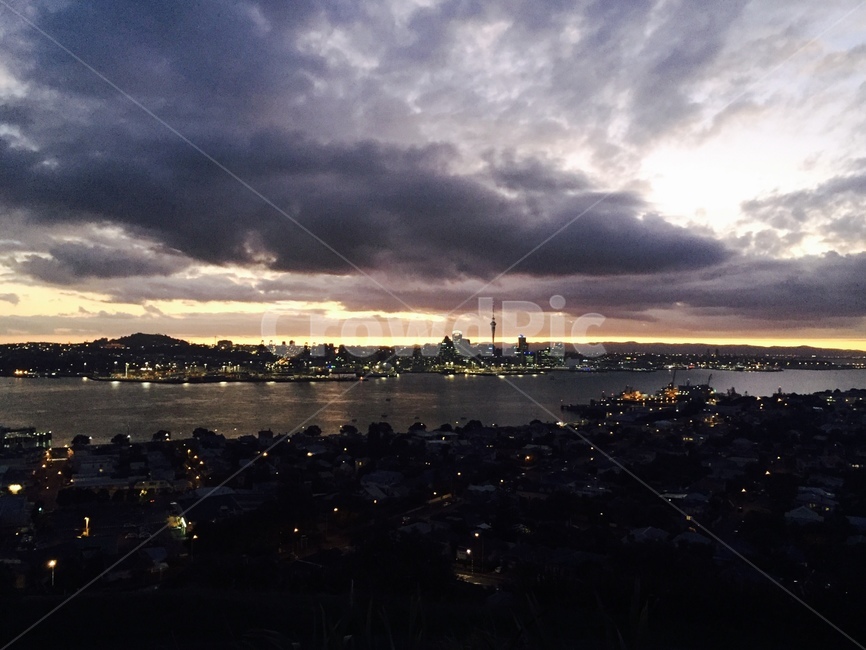 nature,자연,outdoors,옥외,landscape,경치,scenery,풍경,building,건물,city,시티,도시,바닷가,바다,sea,night,야경,해질녘,노을,twilight,야경,밤,풍경,nightscape,night,landscape,도시,city