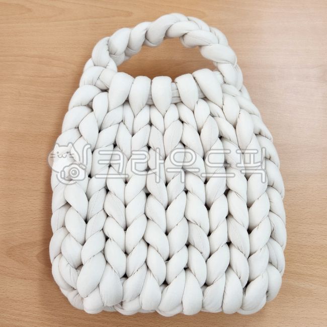Giant Yarn,handmade bag,Giant Yarn Bag,handmadebaghandbag,cloth bag,white bag,small bag,bag,Twisted bag,Giant handmade bag,purse
