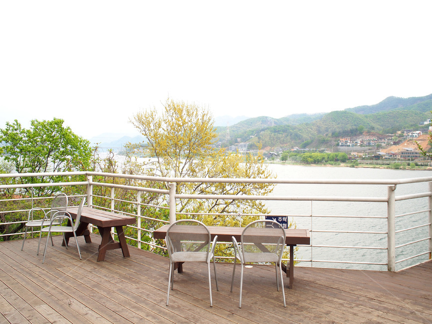 nature,자연,outdoors,옥외,호수,나무,풍경,lake,trees,landscape,의자,벤치,bench,lakeside