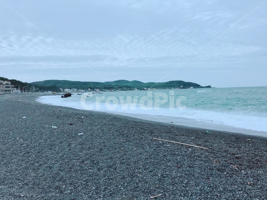 울산바다,몽돌해수욕장,흐린날바닷가,파도치는바다,파도,자연,풍경,nature,landscape,해변,바다,beach,sea,gravel,자갈,road,도로,dirt road,흙길