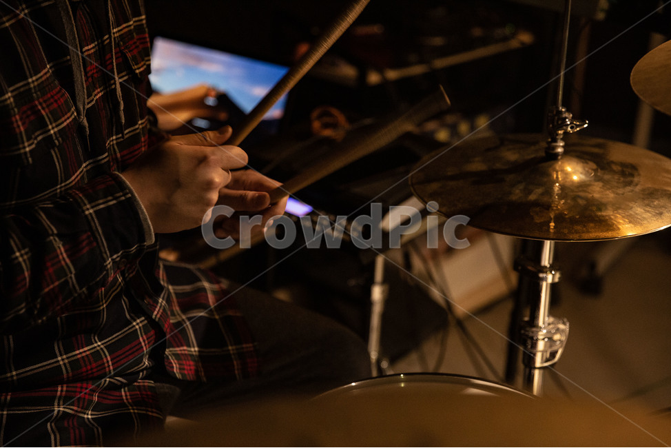 드럼,드러머,음악,작곡,심벌,노래,박자,밴드,가수,뮤지션,악기,음향기기,musical instrument,musical equipment