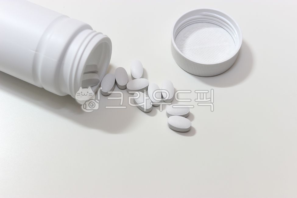 medication,pill,약물,먹는피임약,건강,약국,캡슐,마약,건강관리,처방,비타민,건강한,처리,항생제,병원,고통,펜타닐,두통,치통,생리통,진통제,알약,약통,흰알약,복용,경구투여,치료제,감기,코로나19,코로나바이러스,코로나변이,코로나변이바이러스,회복제,회복,뚜껑,섭취