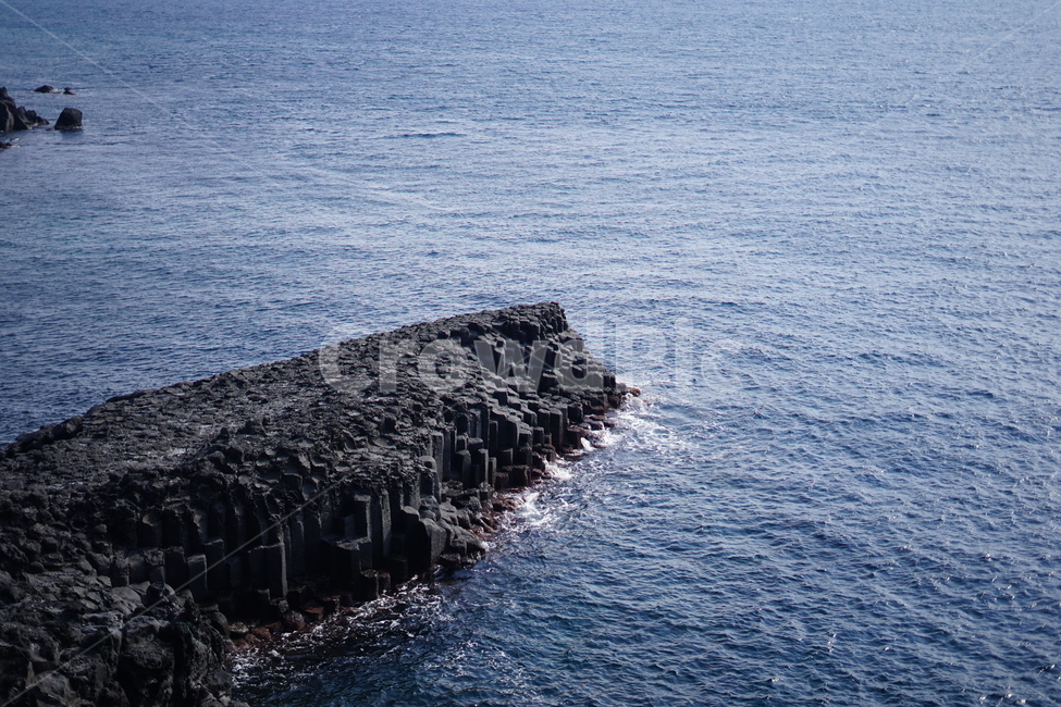 해안,절벽,주상절리,columnarjoint,seashorecliff,자연,풍경,nature,landscape,한국자연풍경,한국자연경관,korea nature landscape,outdoors,옥외,land,땅,sea,바다,ocean,대양,water,물,shoreline,해안선,promontory,곶