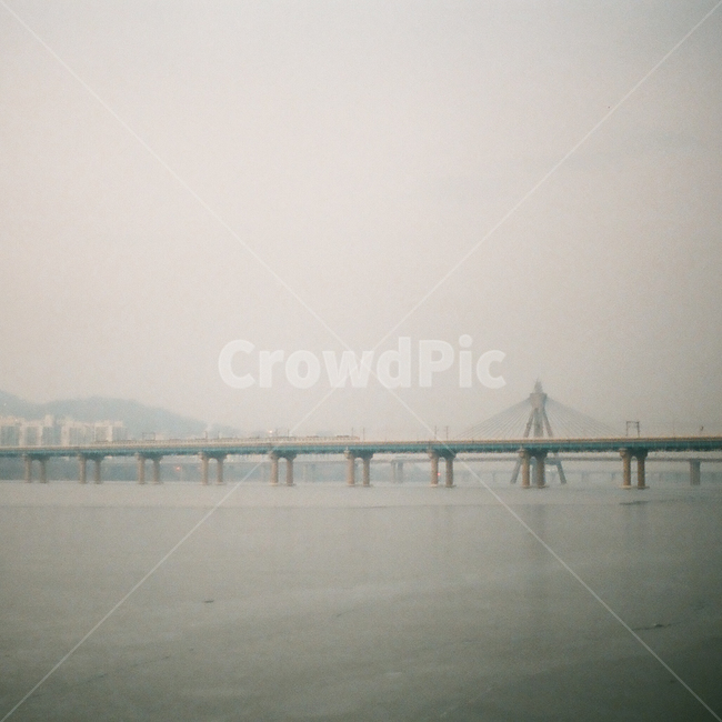 서울,한강,강변,대교,다리,색감,색,파스텔,지하철,전철,기차,열차,교통,교통수단,저녁,퇴근,퇴근시간,도시,자연,풍경,분위기,감성,감성사진,빈티지,아날로그,필름,필름사진,필름카메라,film,filmcamera,sensible,feeling,nature,landscape,bridge,seoul,color,city,cityscape,urban,train,subway,traffic,vehicle