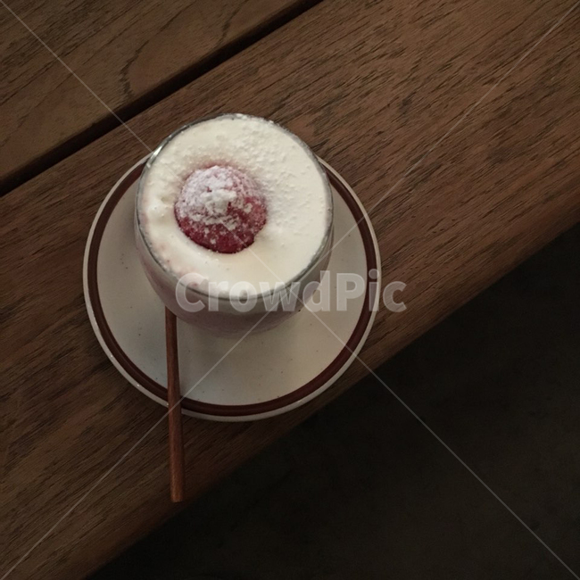 딸기라떼,딸기,과일,딸기요거트라떼,카페