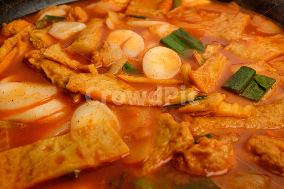 떡볶이,떡,양념,채소,매운,달콤한,간식,한국문화,한국음식,식품,음식,요리,맛있는,어묵,치즈,쌀,면,국물,빨간,음식,식재료,요리,food,cook,meal,dishes,food reserves